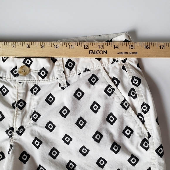 Old Navy shorts size 2 - Picture 3 of 8